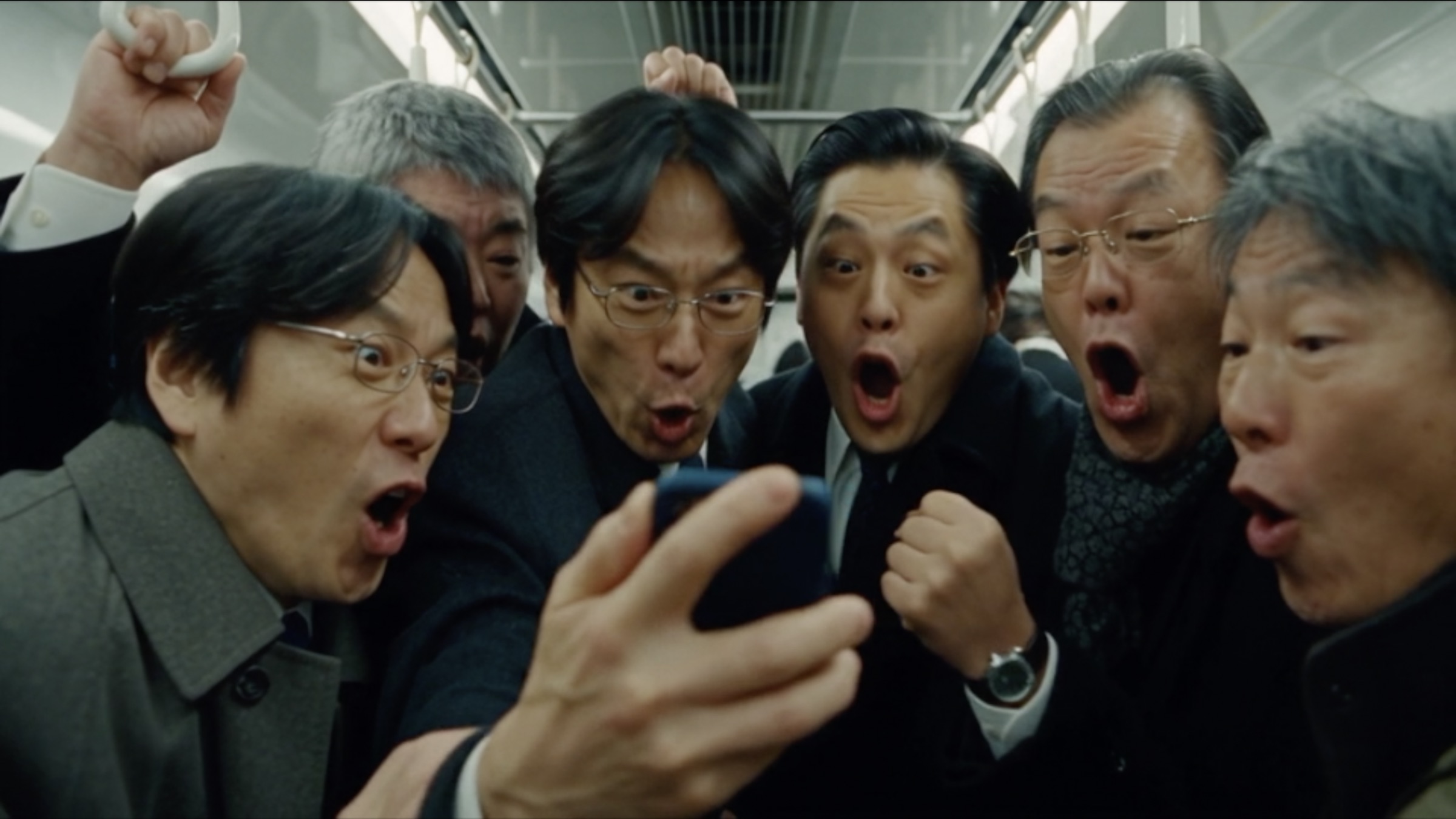 Strangers crowding one phone screen